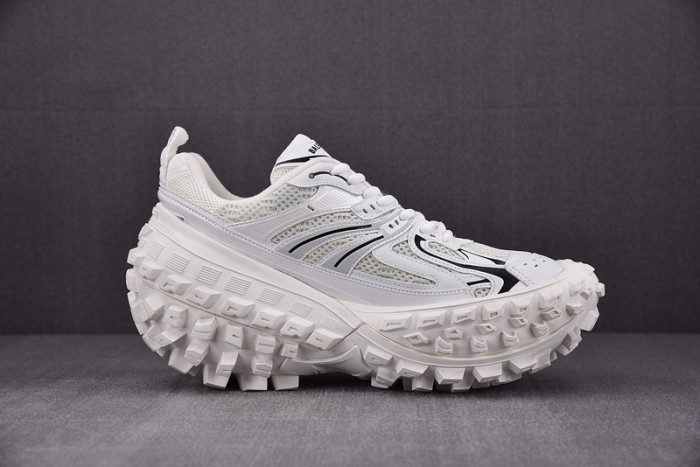 BALCIA DEFENDER SNEAKER